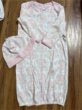 Bundle of 5 Little Me Newborn Gowns with Matching Hats